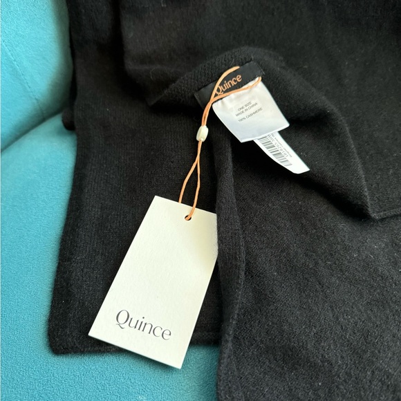 Beautiful Brand new with tags 100% cashmere “Quince” wrap - Picture 8 of 9